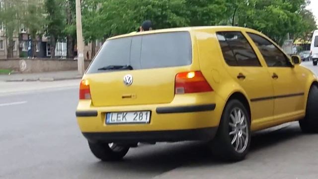 Аисты летают в Кривом Роге смотреть онлайн