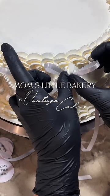 Торт в винтажном стиле «Ламбет» с малиной