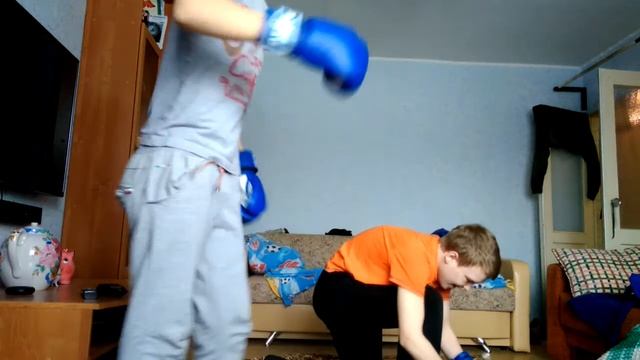 Комнатные бои без правил:D | Боец неудачник!!! смотреть онлайн