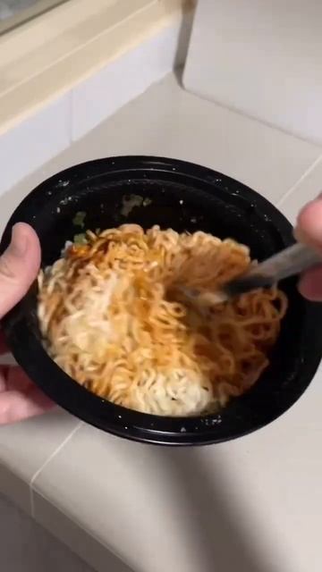 First time tried UFO Korean hot chicken ramen 🍜 #shorts #koreanfood #ramen смотреть онлайн