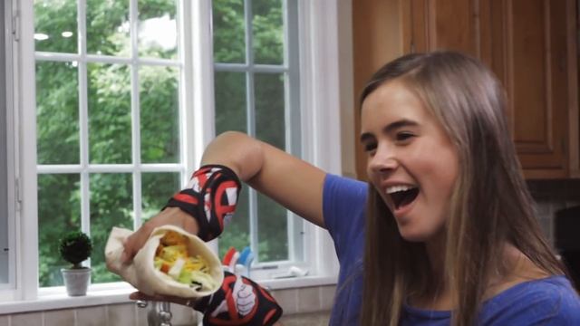 'Get a Grip' Official Commercial - Hasbro Gaming смотреть онлайн