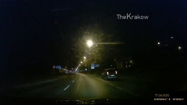 Kraków w ciemnościach, gasi światła uliczne o północy 17.04.2020 z powodu koronawirusa.Pandemia. смотреть онлайн