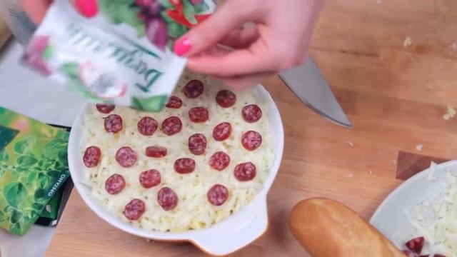 ПИЦЦА СОУС С ГРЕНКАМИ смотреть онлайн