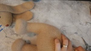 Вяжем зайца спицами Часть 2