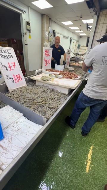 5 утра , выбераю рыбу для своего нового блюда на моем канале (London fish market) смотреть онлайн