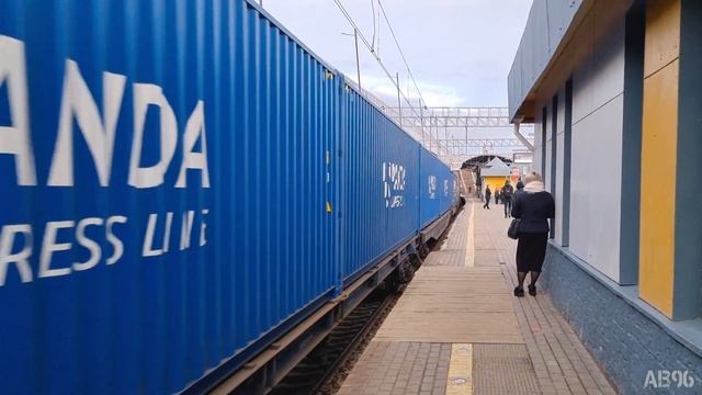 Электровоз ВЛ10У-889 с грузовым поездом на ст. Кунцевская смотреть онлайн