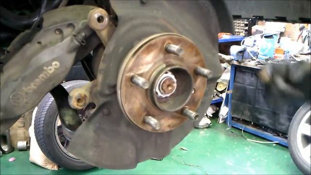 2009 TDV8 Range Rover L322 Front Brake Disk & Pads Replace DIY смотреть онлайн