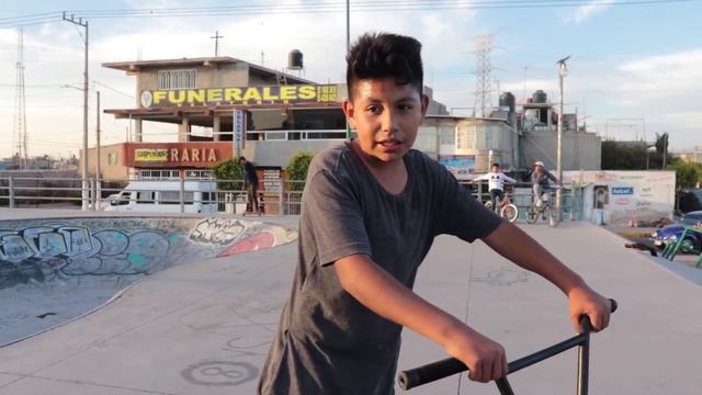 Terminamos la NUEVA BMX DE DAVID | Con 12 años intenta sus primero barspins смотреть онлайн