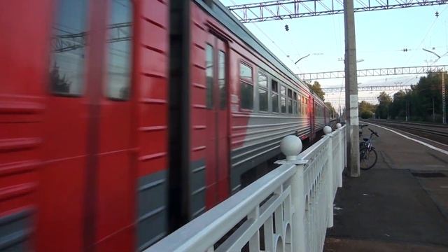 Электропоезд ЭТ2М-049 отправляется со ст. Шувалово смотреть онлайн