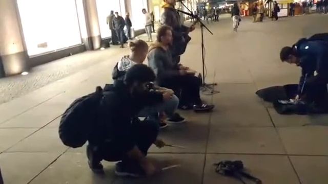 Stone Sour - Through Glass (acoustic cover) @ impromptu street jam, Alexanderplatz Berlin '16 смотреть онлайн