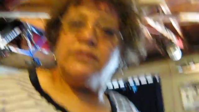 Teaching my mom how to use her new camera смотреть онлайн