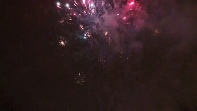 Салют. Встречаем Новый 2019 год! #новыйгод смотреть онлайн