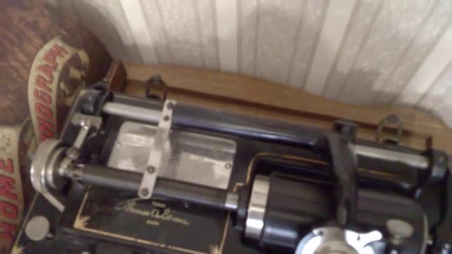 Edison Home Phonograph для 2х - 4х минутных цилиндров. США 1898 г. смотреть онлайн