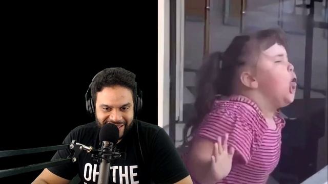 Toddler Licks Window For Fun | What Would You Do? смотреть онлайн