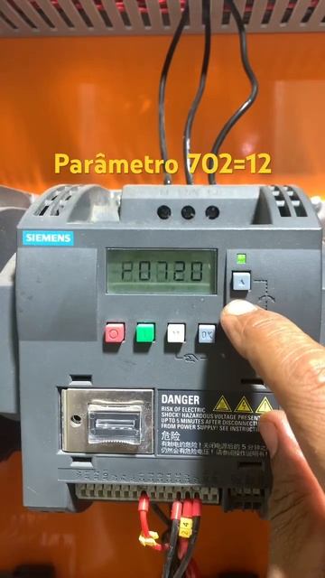 Reversão no inversor Siemens v20 via Entrada digital #shorts смотреть онлайн