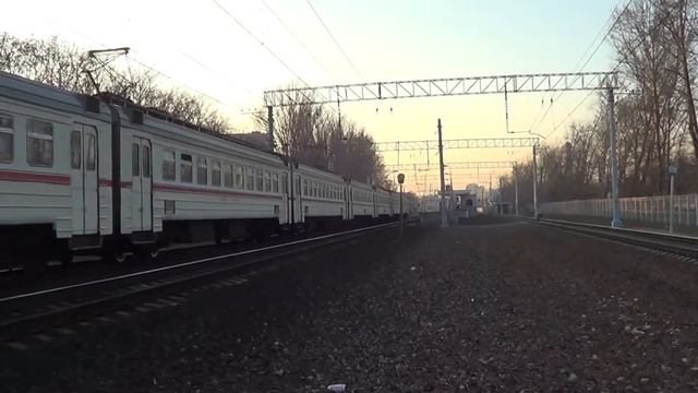 ЭП20-022 и ЭД4м-328 пл.Карачарово смотреть онлайн