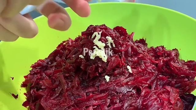 Салат из свёклы, съедят за минуту! Салат на Новый Год. смотреть онлайн