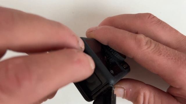 DJI Osmo Action 4 | How to Insert SD Card смотреть онлайн