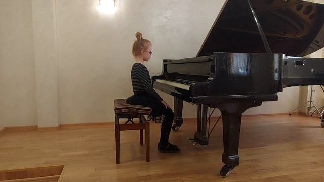 Карамышева Варвара, 7лет, Ф.Бургмюллер. Этюд "Простодушие"; В.Жубинская. Гульня у конiкi. смотреть онлайн