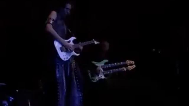 △Steve Vai vs Billy Sheehan - Chameleon - (Live Astoria) смотреть онлайн