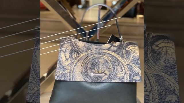 AJ Leather Factory Florence . Кожаная фабрика во Флоренции . Италия . www.ajleatherfactory.it смотреть онлайн