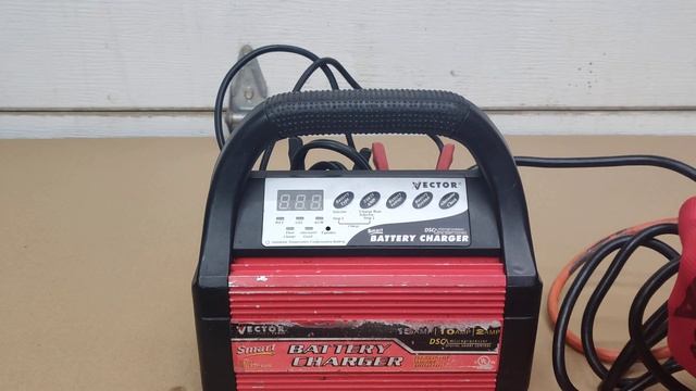 Vector Smart Battery Charger, Old Tech from Pep Boys, Still Works Great! смотреть онлайн