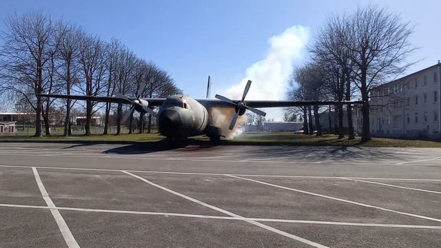 Transall C-160 - Aircraft starting after 10 years out of active service. смотреть онлайн