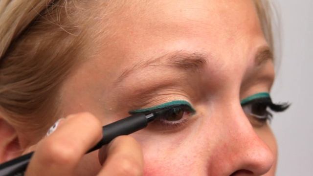 Kim Kardashian Makeup Tutorial - Green Eyeliner - 1 смотреть онлайн