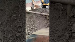 Строительство, разгрузка баржи