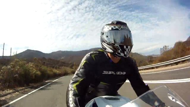 La dormida CBR600RR y VFR NC 30, CHILE смотреть онлайн