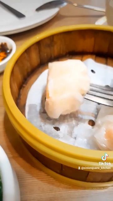 SPINACH SOUP,HAKAW,FRIED RICE & SOY FRIED CHICKEN смотреть онлайн