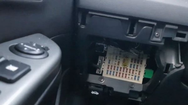 Предохранители и реле в салона КИА Спортейдж KIA Sportage 3