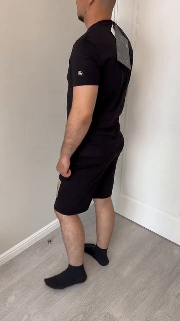 Костюм мужской шорты и футболка Burberry смотреть онлайн