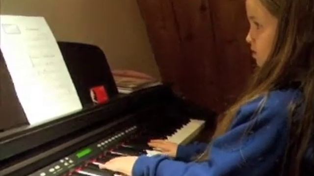 Freya York playing 'Morning Song' by Grieg смотреть онлайн