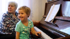 Радослава Лемешкина, 3 года. Ноты с точкой