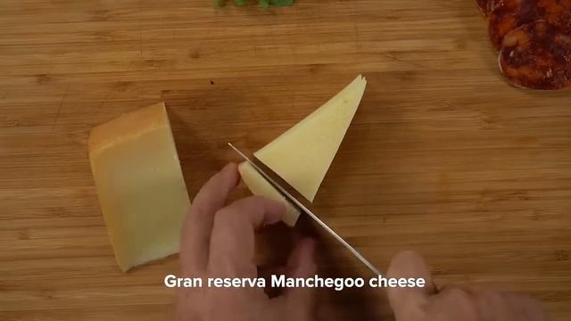 CHORIZO IBERICO DE BELLOTA, MANCHEGO CHEESE, AND GREENS TOAST смотреть онлайн