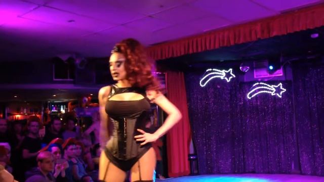 Drag Queen - April Fools Performs - Raise Your Weapon - ARQ Sydney - Drags To Riches Competition смотреть онлайн