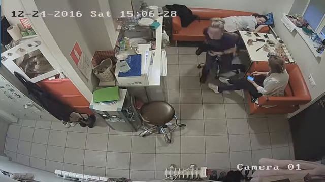 Взломал камеру и вставил ржачный трек смотреть онлайн