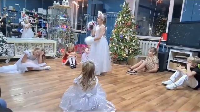 Ульяна Съедина /Образцовая вокальная шоу-студия "Зебра" -"Мне сегодня скучно" смотреть онлайн