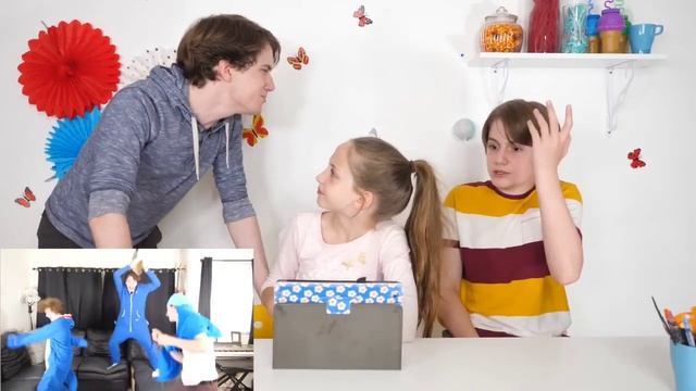 МЫ ПОЙМАЛИ НАШЕГО БРАТА ТАНЦУЮЩИМ ДЕТЁНЫША АКУЛЫ *Смущающе* (на русском) смотреть онлайн