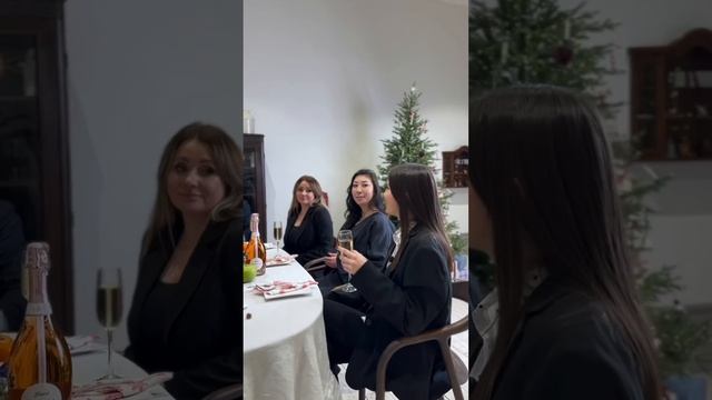 ЕЩЁ ОДИН ГОД, КОТОРЫЙ МЫ ПРОЖИЛИ ВМЕСТЕ | СИМВОЛ КРАСОТЫ смотреть онлайн