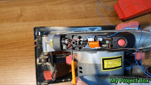 Power laser diode directly from mains voltage. No Batteries on laser guide saw #ElectronicsCreators смотреть онлайн