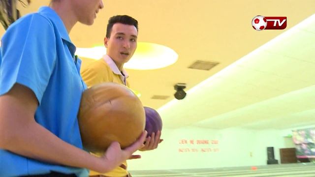 VDV BI SAT NGUYEN THI TRANG CHƠI BOWLING смотреть онлайн