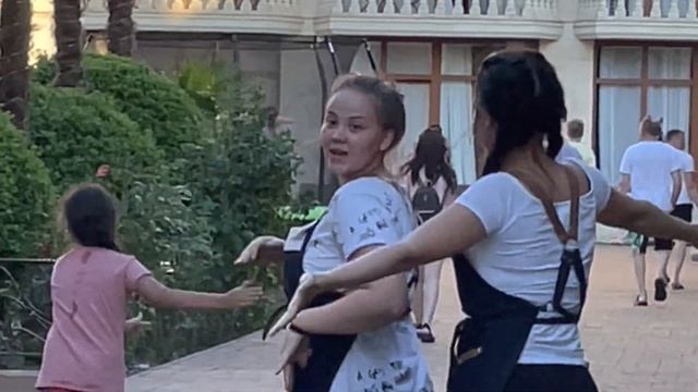 Лазаревское девчонки зажгли под Джиган я и ты смотреть онлайн