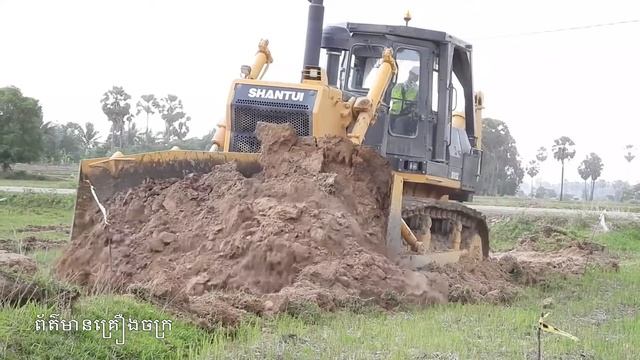 Extreme Operator Bulldozer SHANTUI SD32 for Construction Expressway in Cambodia смотреть онлайн