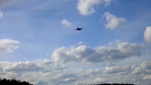 Aero L-39 Albatros landing approach смотреть онлайн