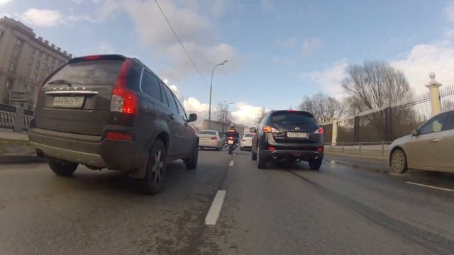 Фантазия мотобата ДПС ГИБДД на тему, как поймать Настоящего Мотоциклиста в пробке ;) смотреть онлайн