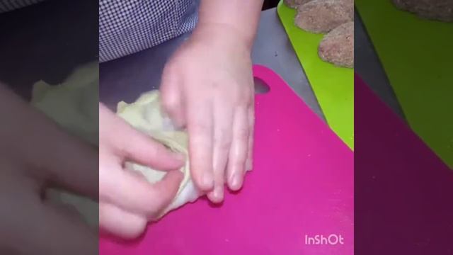 Голубчики под сметанкой с подливкой. Это очень вкусно! 👍 смотреть онлайн