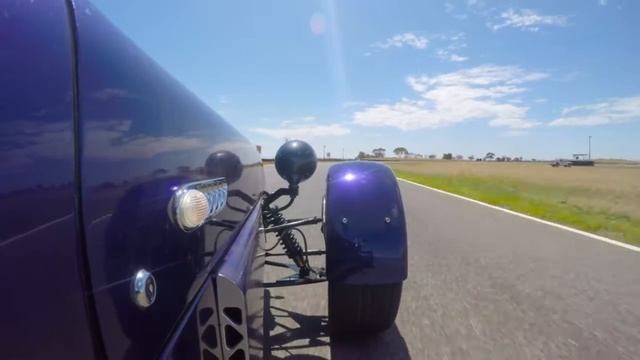 Puma Clubman - Lap of Mallala watching the FR tyre and suspension смотреть онлайн
