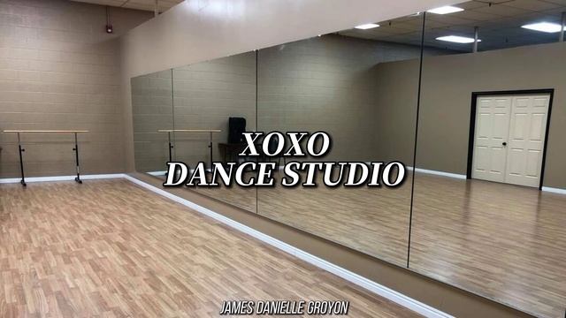 SOMI - XOXO but you are in a empty dance studio смотреть онлайн